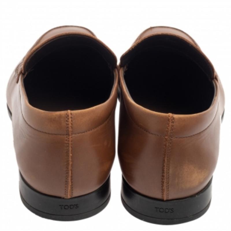 Men's Tod's Brown Leather Slip On Loafers Size 39.5 For Sale