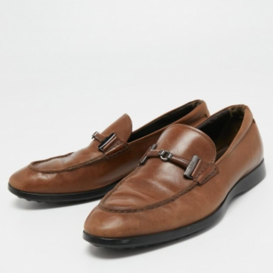Tod's Mocassins en cuir Brown Taille 40 Bon état - En vente à Dubai, Al Qouz 2