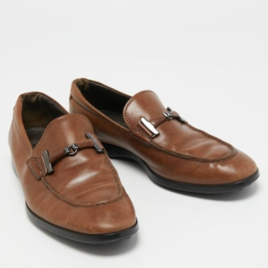 Tod's Mocassins en cuir Brown Taille 40 en vente 2