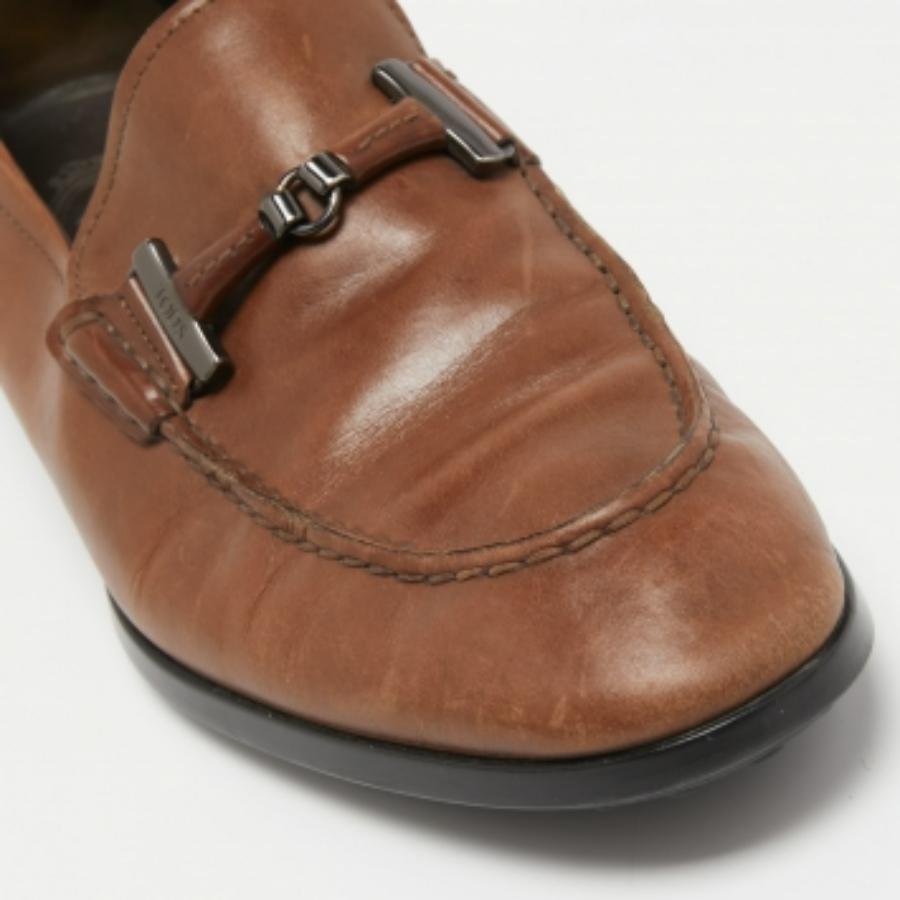 Tod's Mocassins en cuir Brown Taille 40 en vente 3