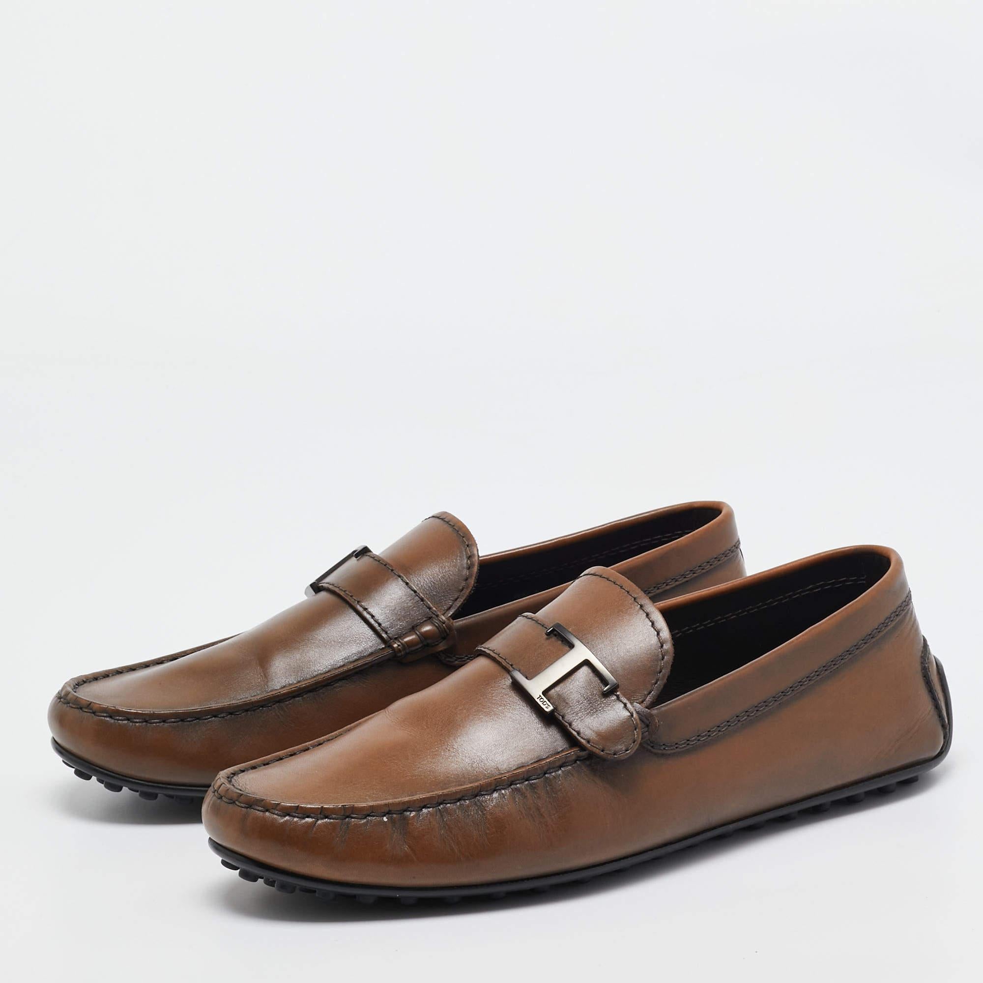Stylish and super comfortable this pair of loafers by Tods will make a great addition to your shoe collection. They have been crafted from leather and styled with penny keeper details. Leather insoles and rubber outsoles beautifully complete the