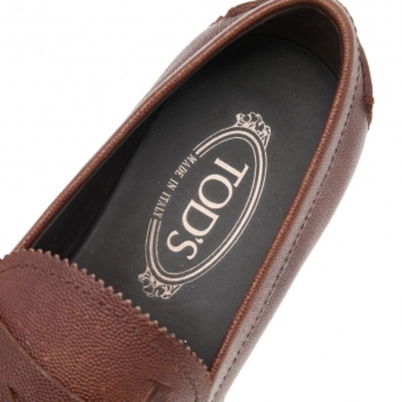 Marrone Mocassini Tod's in pelle marrone taglia 41,5 in vendita