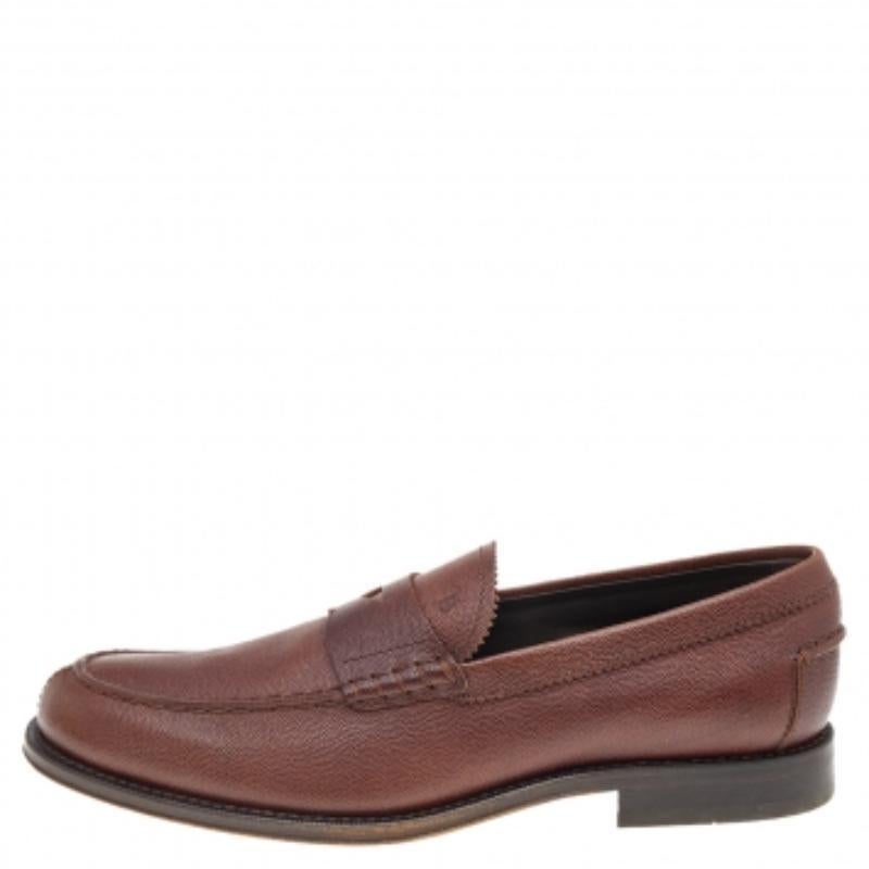 Mocassini Tod's in pelle marrone taglia 41,5 In condizioni buone in vendita a Dubai, Al Qouz 2