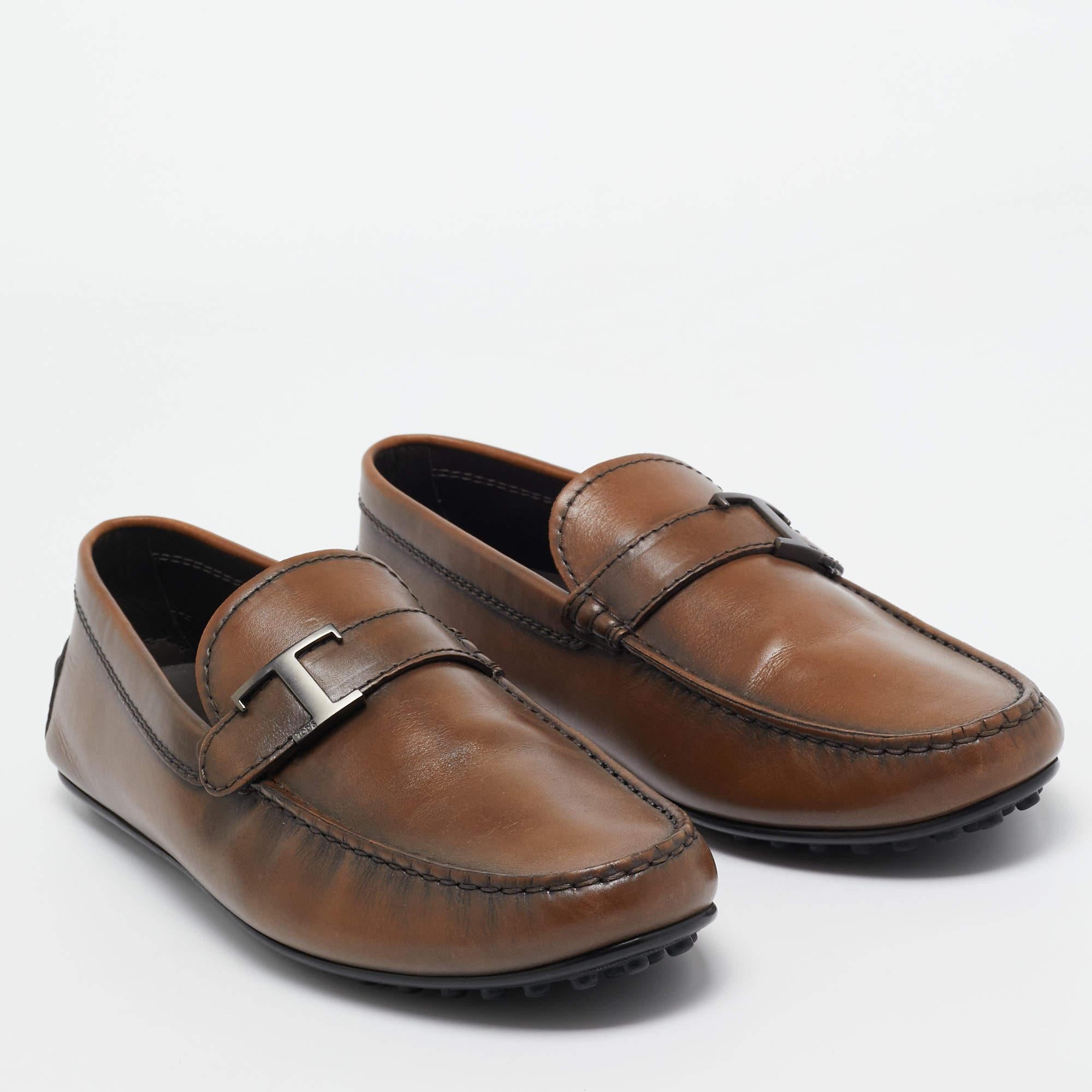 Tod's Brown Leather Slip On Loafers Size 41.5 In Good Condition For Sale In Dubai, Al Qouz 2