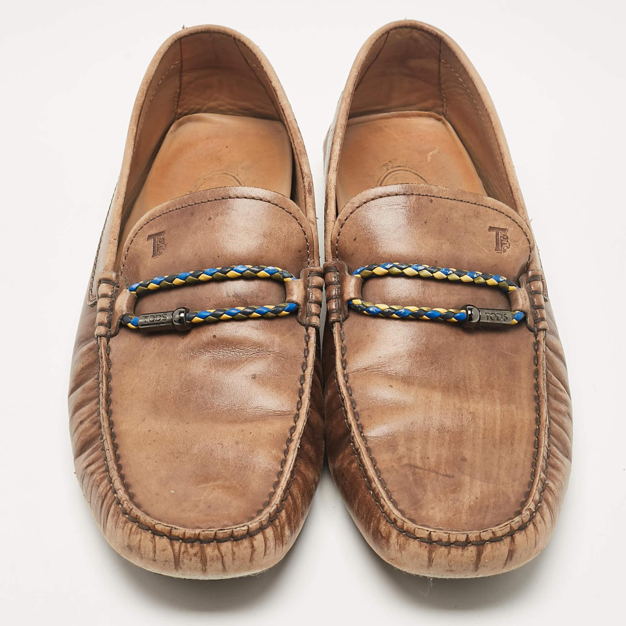 Tod's Brown Leather Slip On Loafers Size 42.5 In Fair Condition For Sale In Dubai, Al Qouz 2