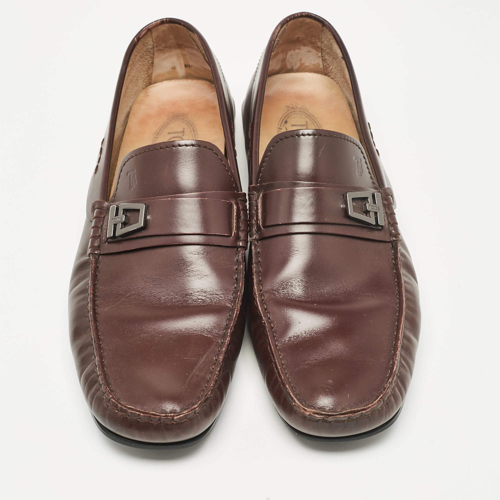 Tod's Brown Leather Slip On Loafers Size 43 In Fair Condition For Sale In Dubai, Al Qouz 2