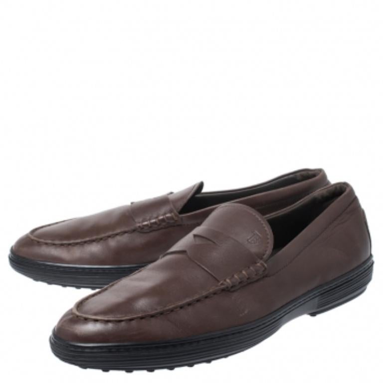 Mocassini Tod's in pelle marrone Taglia 44 In condizioni buone in vendita a Dubai, Al Qouz 2