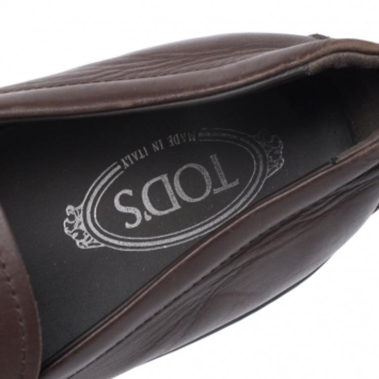 Mocassini Tod's in pelle marrone Taglia 44 in vendita 2