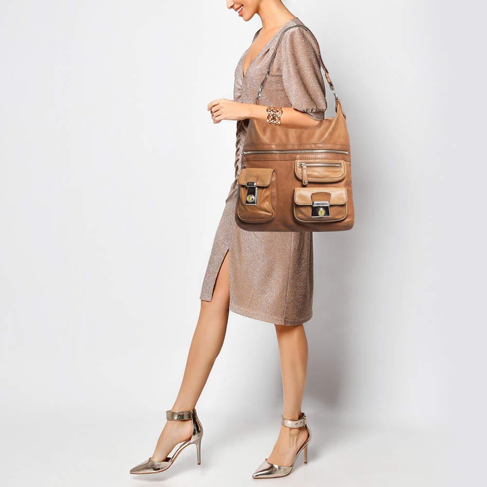 Stylish handbags never fail to make a fashionable impression. Make this designer hobo yours by pairing it with your sophisticated workwear as well as chic casual looks.