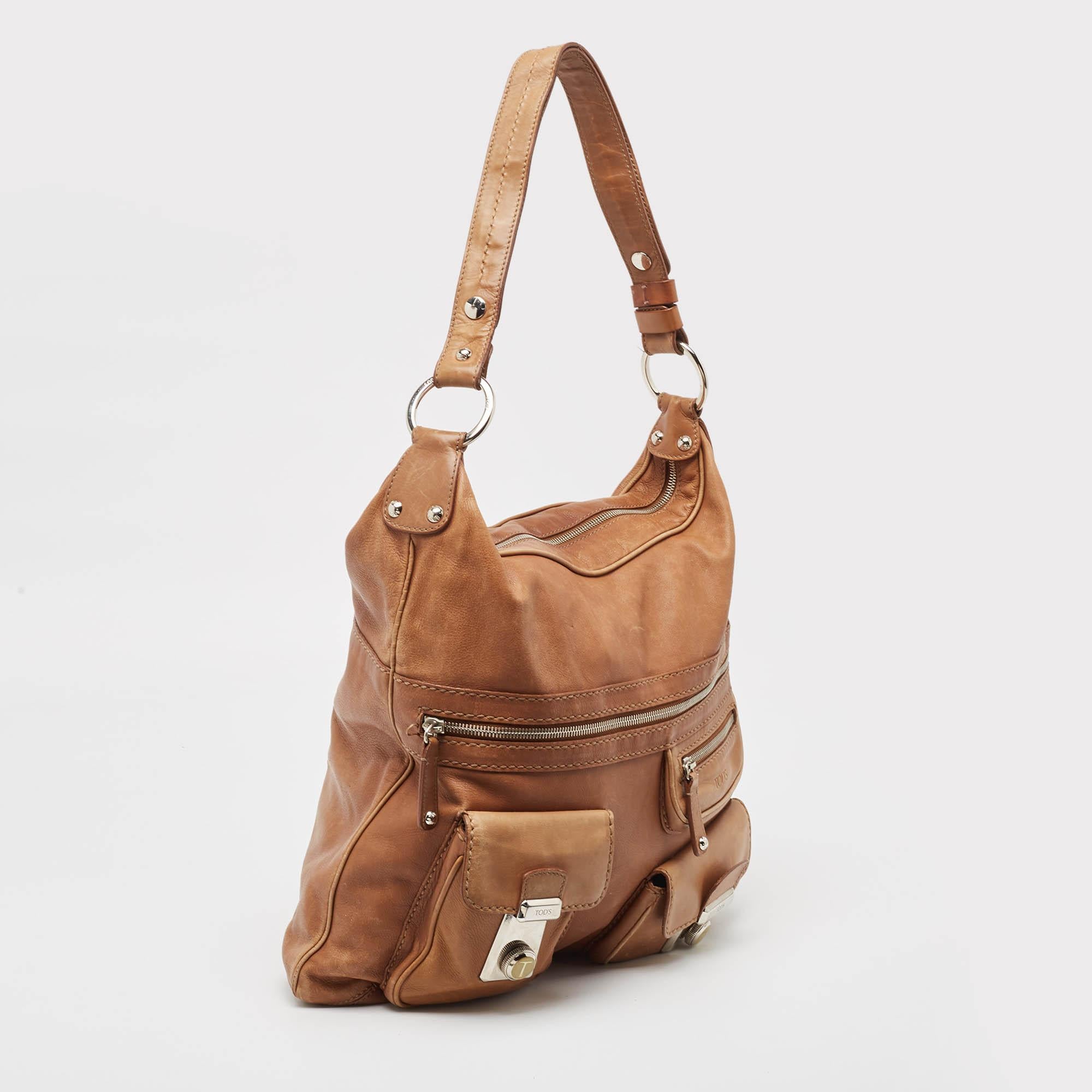 Tod's Brown Leather Took Tracolla Media Hobo In Good Condition In Dubai, Al Qouz 2