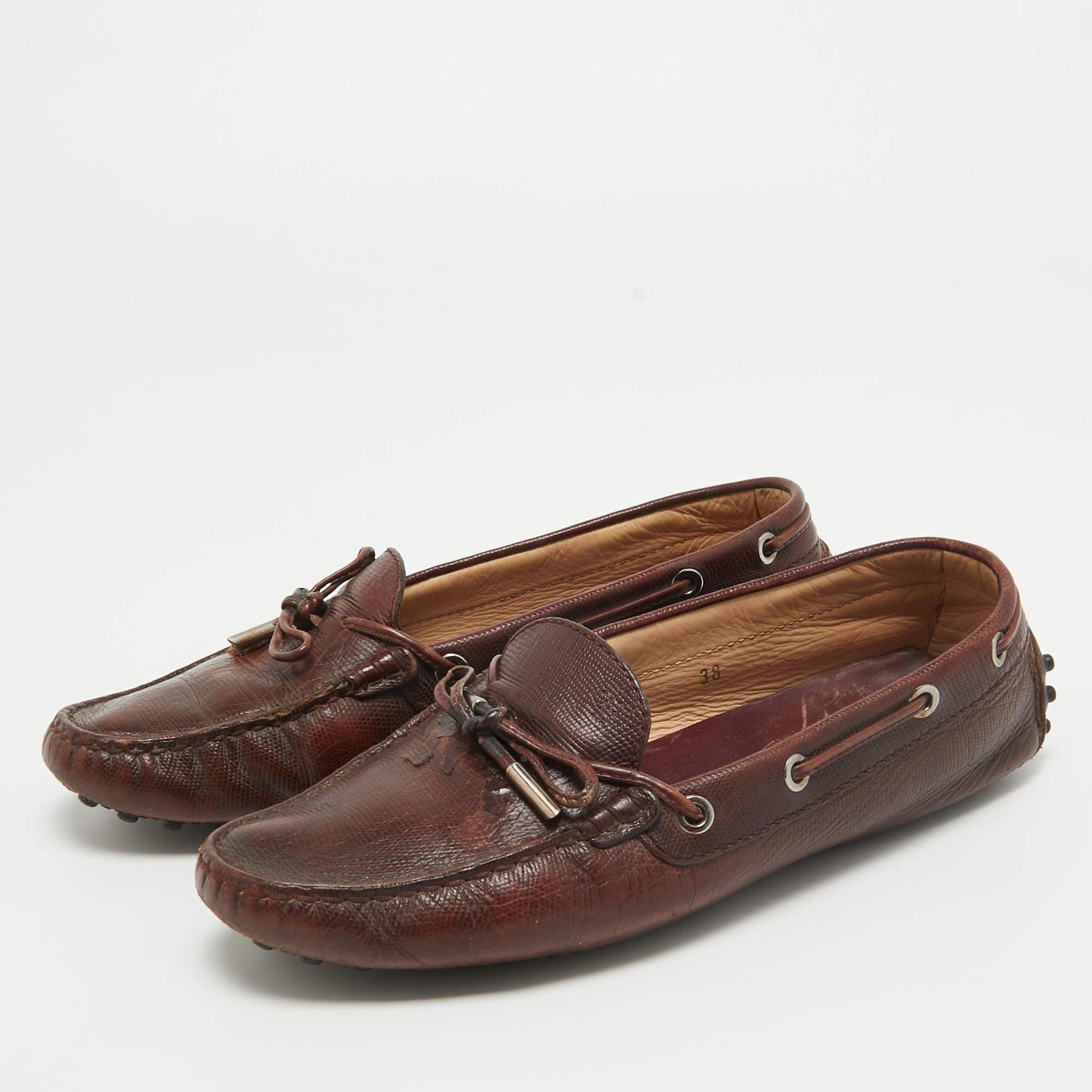 To perfectly complement your attires we bring you this pair of loafers that speak nothing but style. The shoes have been crafted with skill and are designed to be easy to slip on. They are just the right choice to complement your fashionable side.
