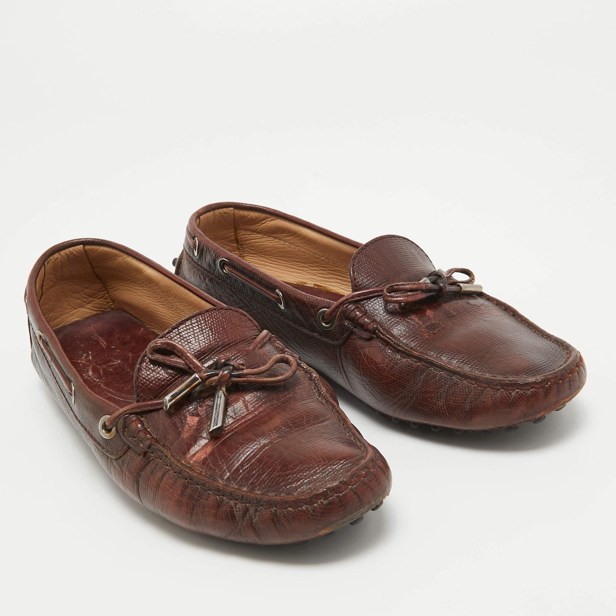 Tod's Brown LeatherSlip On Loafers Size 38 In Fair Condition For Sale In Dubai, Al Qouz 2