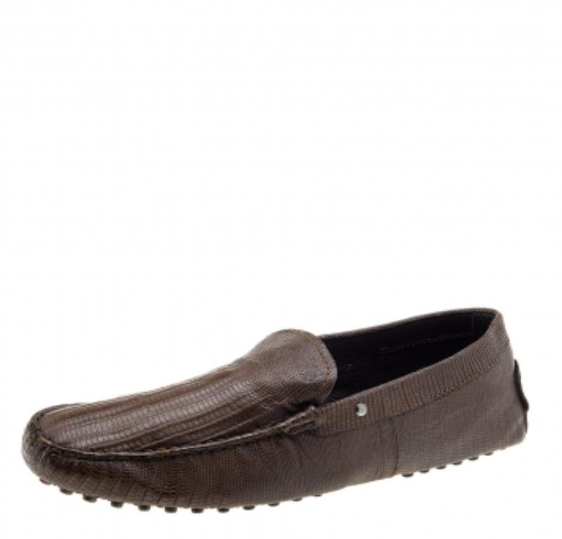 Tod's Brown Lizard Embossed Leather Slip On Loafers Size 41 In Good Condition For Sale In Dubai, Al Qouz 2