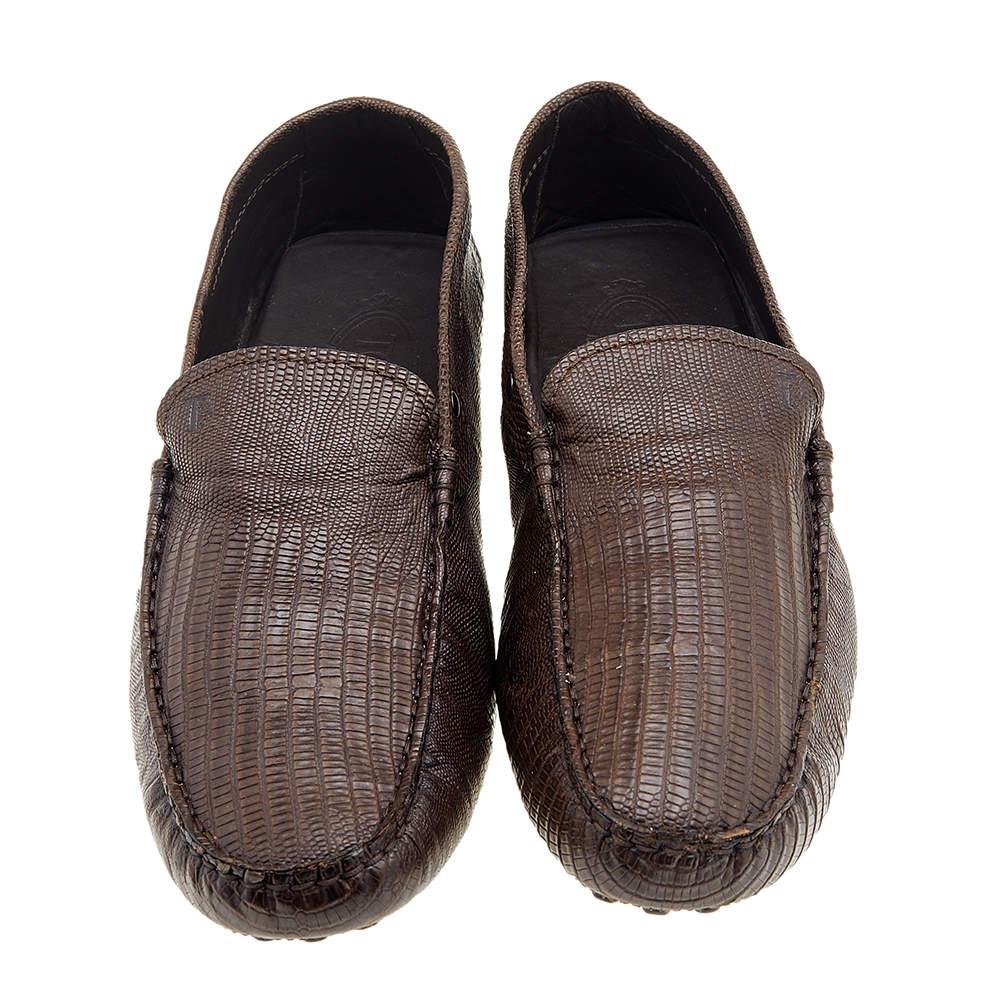 Tod's Brown Lizard Embossed Leather Slip On Loafers Size 41 In Good Condition For Sale In Dubai, Al Qouz 2