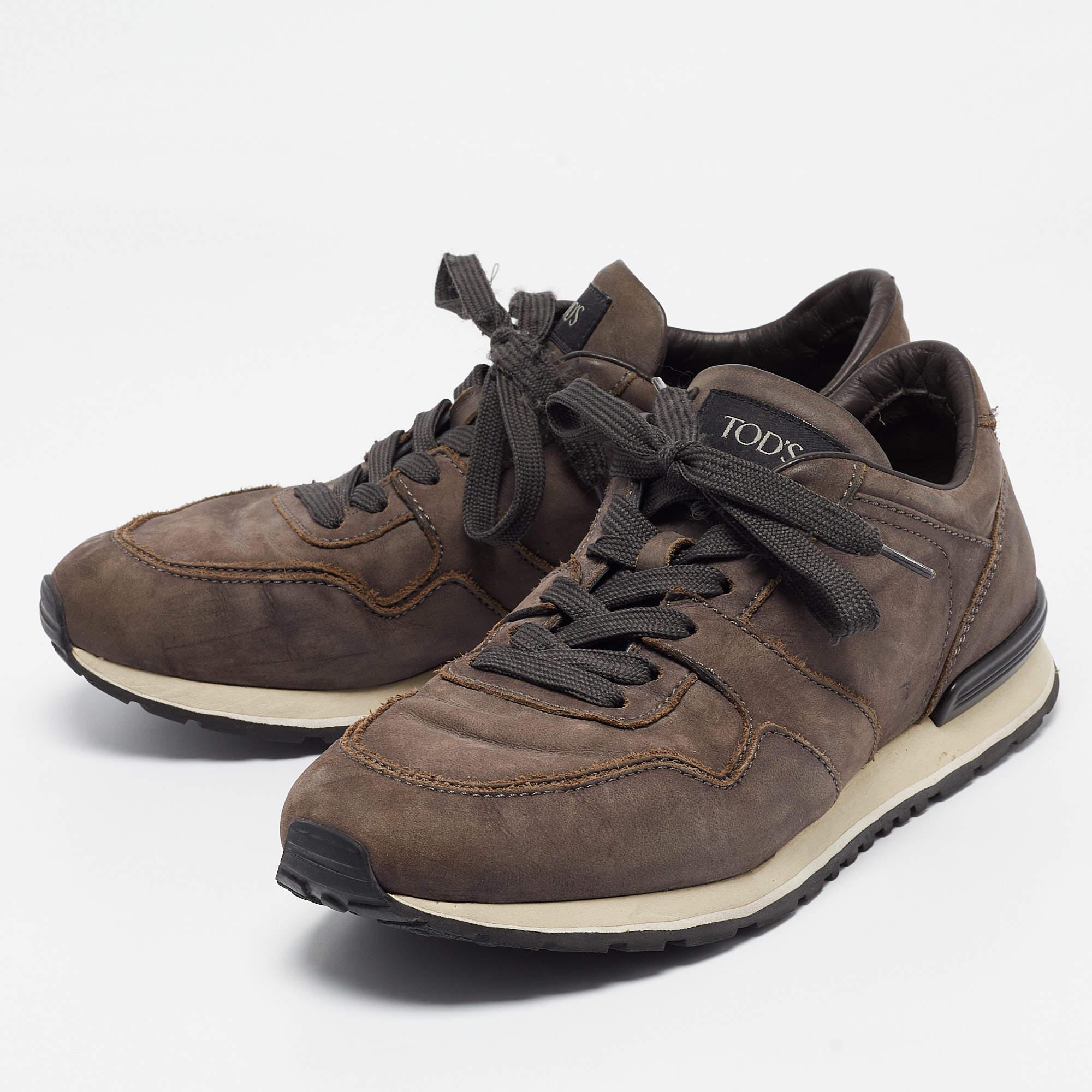 Give your outfit a luxe update with this pair of designer sneakers. The shoes are sewn perfectly to help you make a statement in them for a long time.
