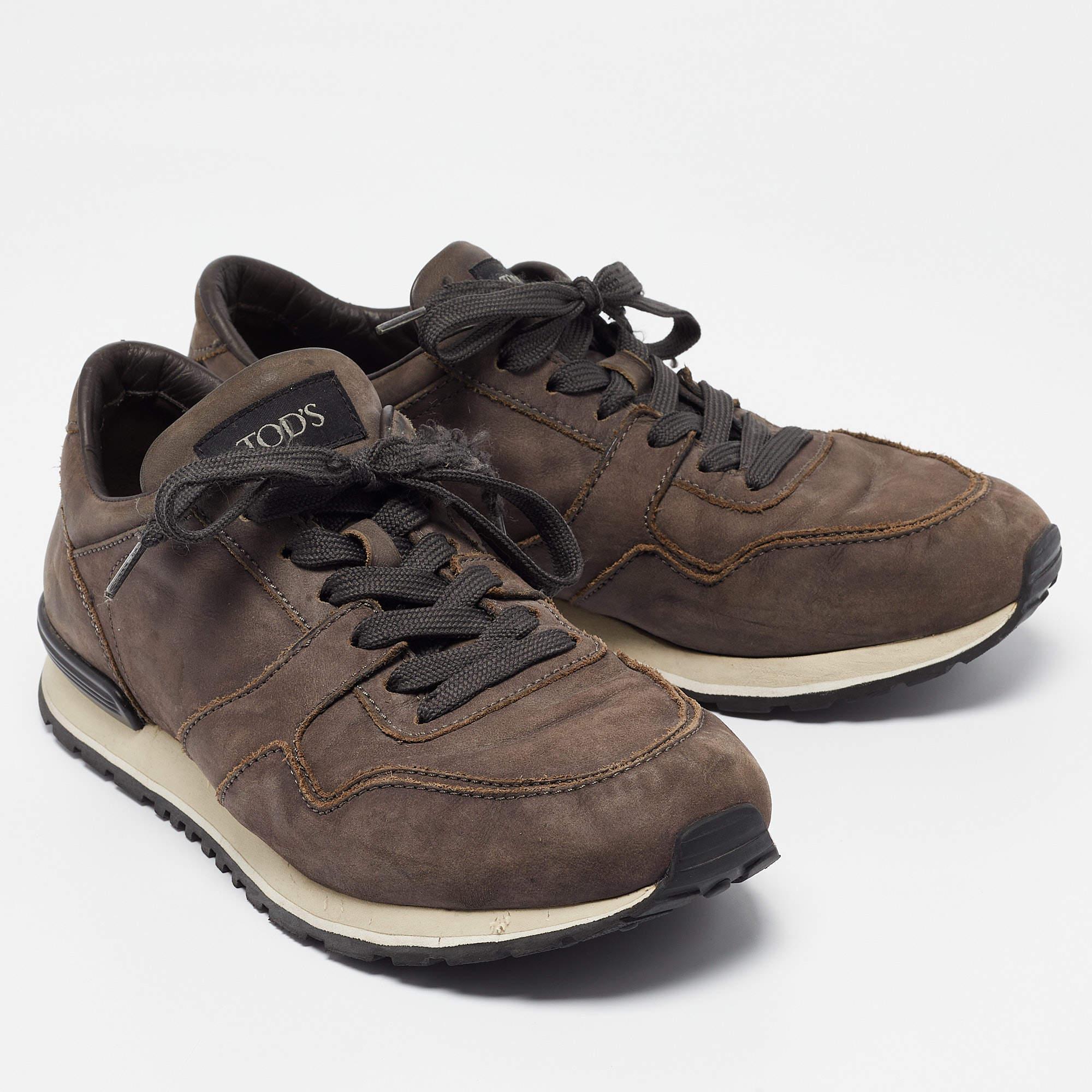 Tod's Brown Nubuck Lace Up Sneakers Size 41 In Fair Condition For Sale In Dubai, Al Qouz 2