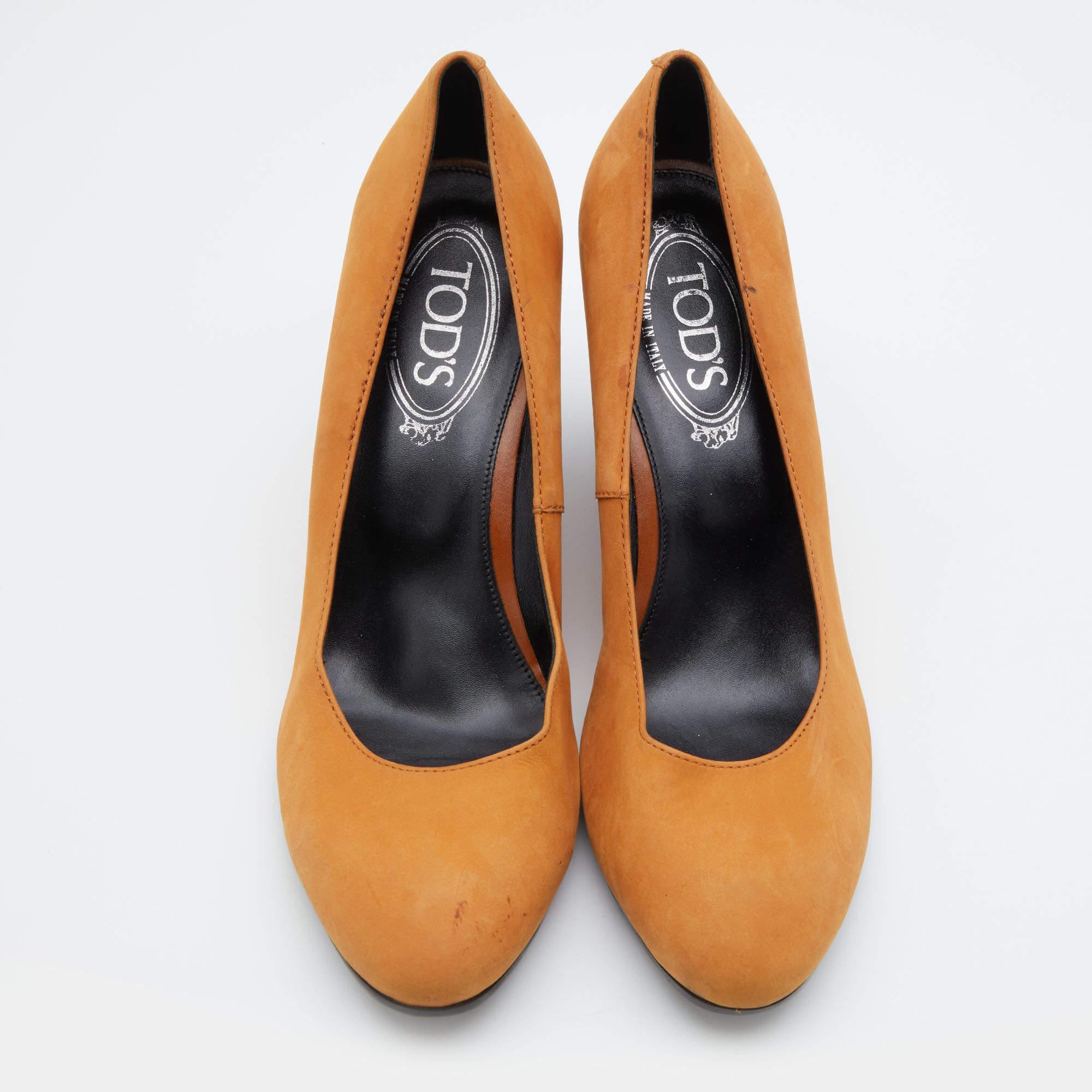 Tod's Brown Nubuck Leather Wedge Pumps Size 39 In Good Condition For Sale In Dubai, Al Qouz 2