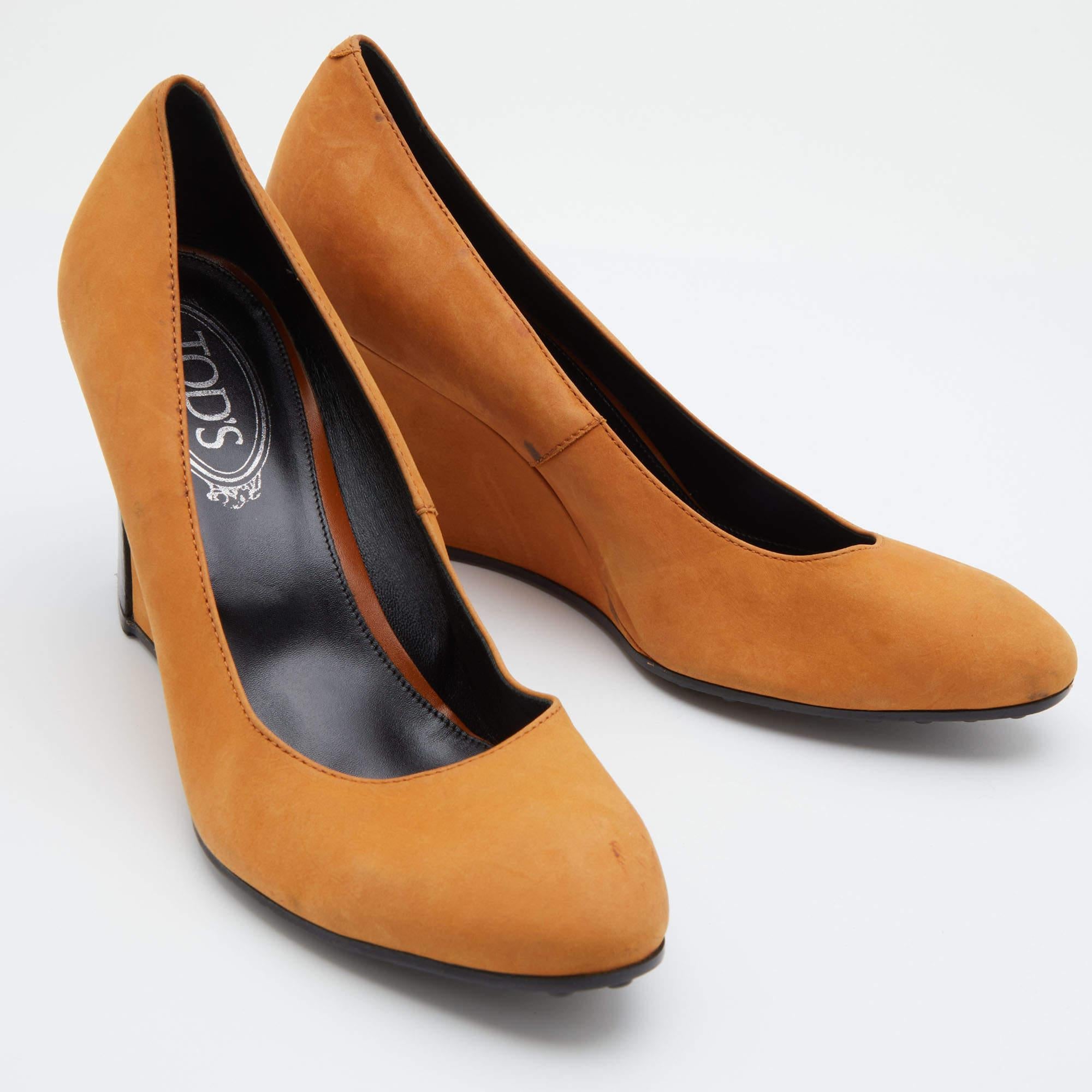 Women's Tod's Brown Nubuck Leather Wedge Pumps Size 39 For Sale