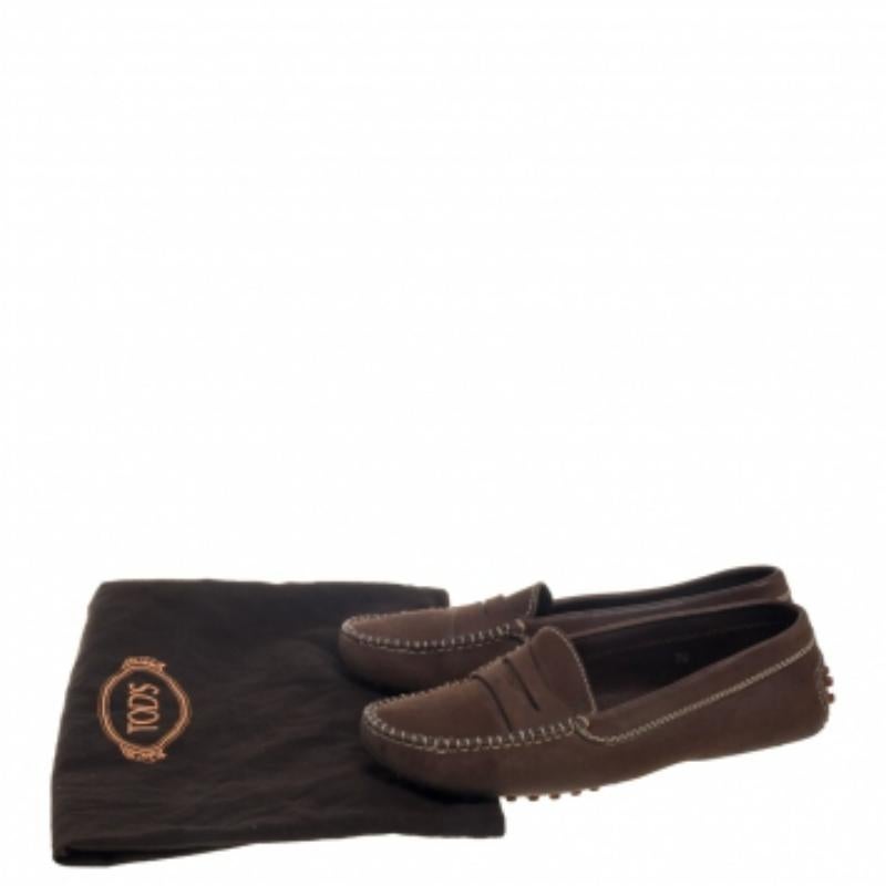 Tod's Brown Nubuck Penny Loafers Size 36 In Fair Condition For Sale In Dubai, Al Qouz 2