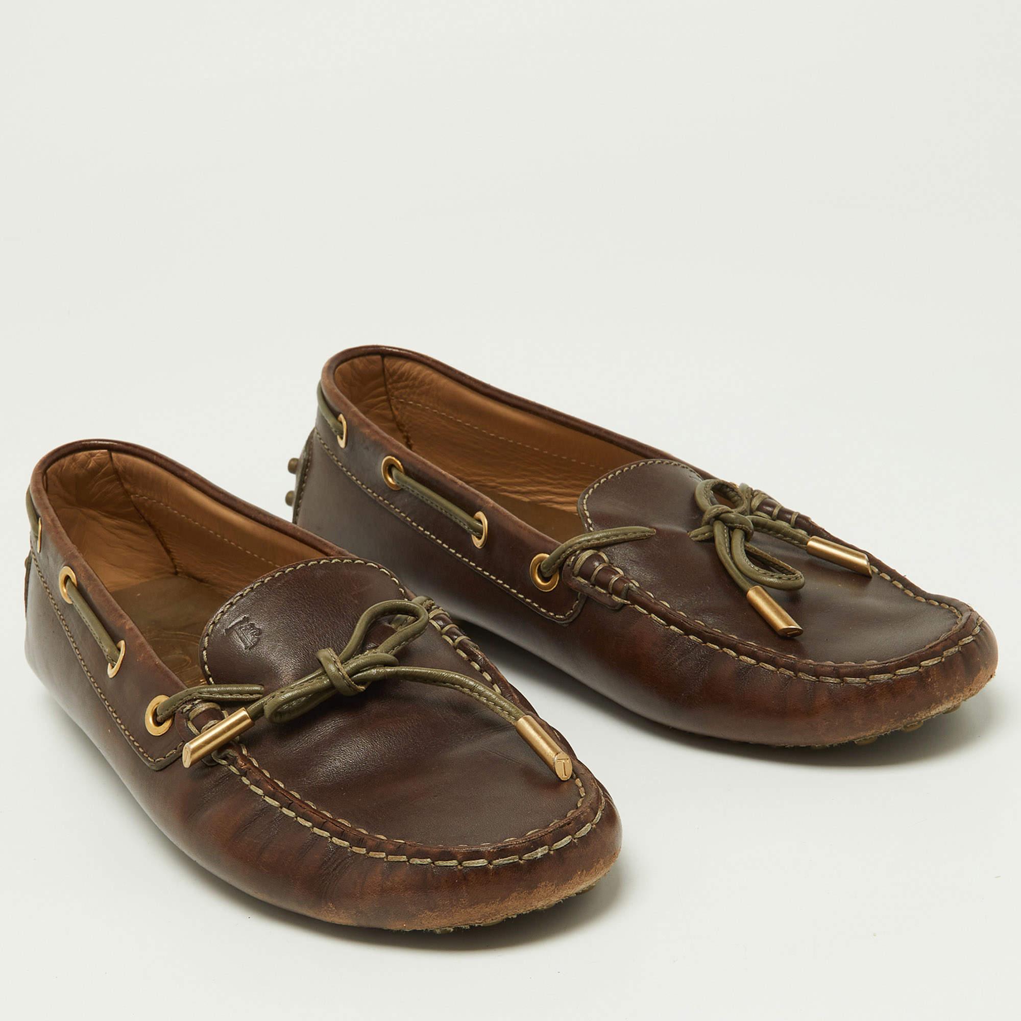 Tod's Brown/Olive Leder Schleife Slip On Loafers Größe 37.5 im Zustand „Relativ gut“ im Angebot in Dubai, Al Qouz 2