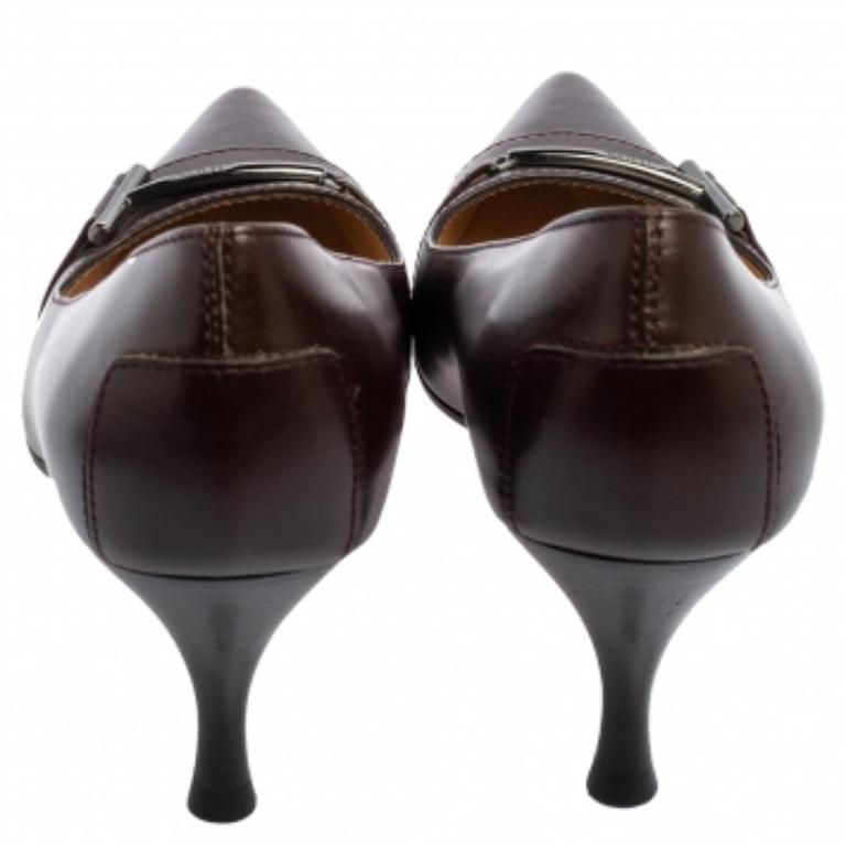 Tod's - Escarpins à bouts pointus en cuir verni Brown - Taille 36,5 Bon état - En vente à Dubai, Al Qouz 2