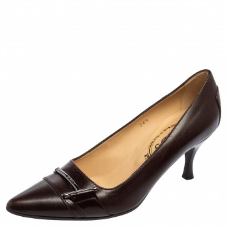 Tod's - Escarpins à bouts pointus en cuir verni Brown - Taille 36,5 Pour femmes en vente