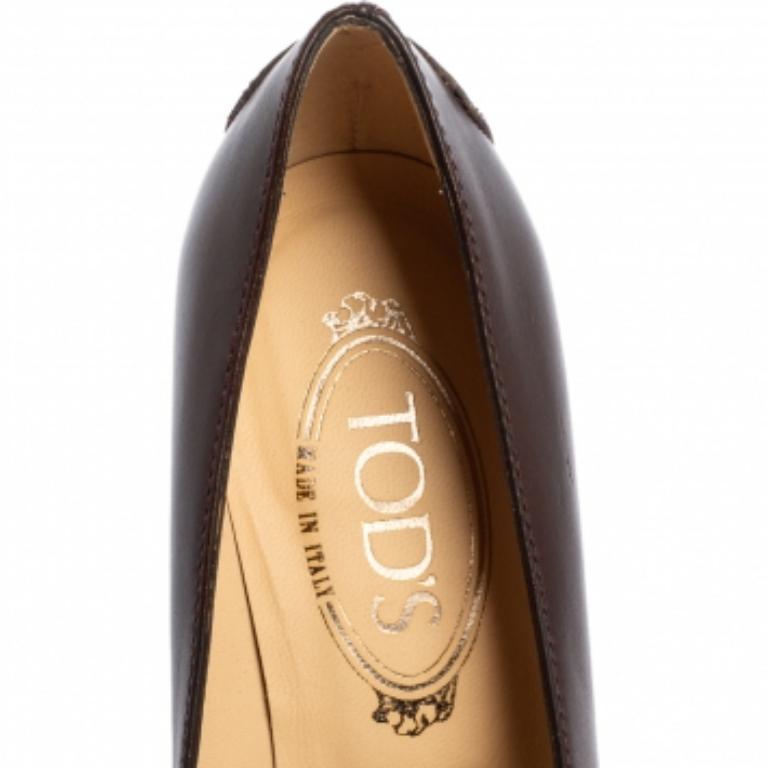 Tod's - Escarpins à bouts pointus en cuir verni Brown - Taille 36,5 en vente 1