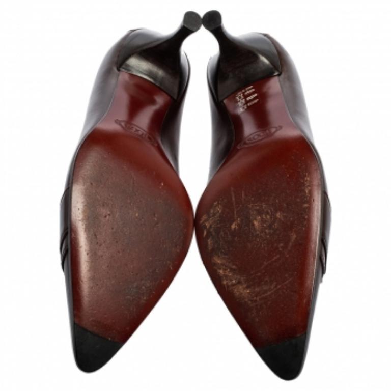 Tod's - Escarpins à bouts pointus en cuir verni Brown - Taille 36,5 en vente 2