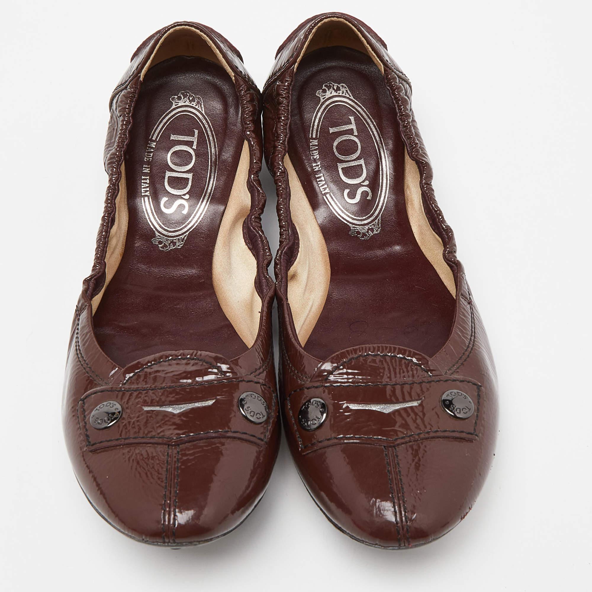 Black Tod's Brown Patent Leather Scrunch Ballet Flats Size 37 For Sale