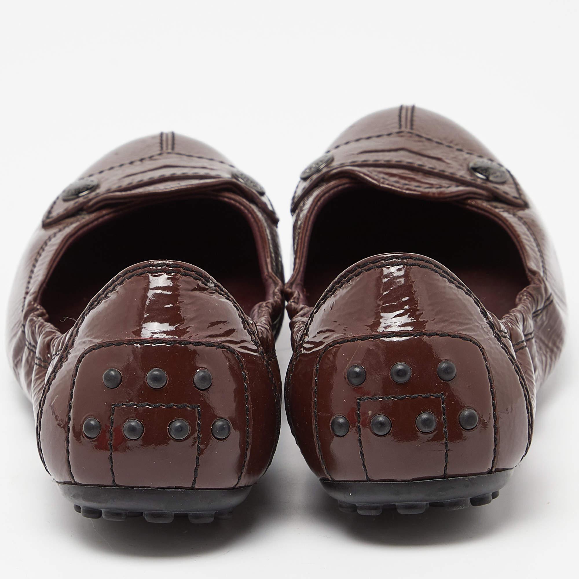 Women's Tod's Brown Patent Leather Scrunch Ballet Flats Size 37 For Sale
