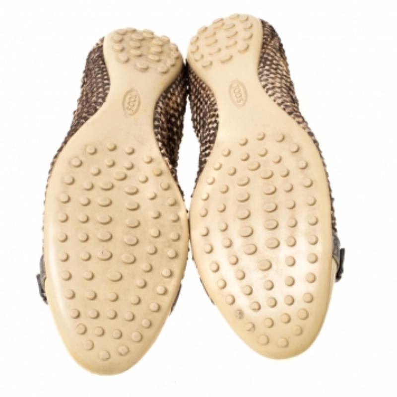 Ces ballerines Tod's sont tout simplement élégantes et luxueuses. Confectionnées en cuir de python, elles arborent des bouts recouverts de cuir verni et détaillés par des boucles, des caoutchoucs sur la semelle extérieure et un style chouchou pour