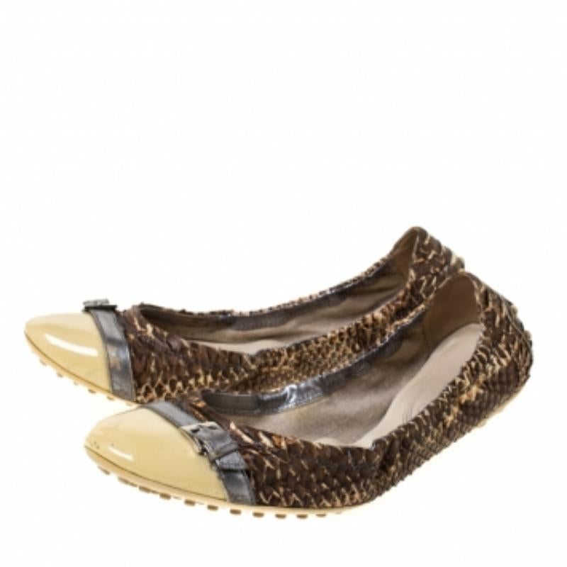 Tod's - Ballerines en cuir verni python marron Taille 38 en vente 2