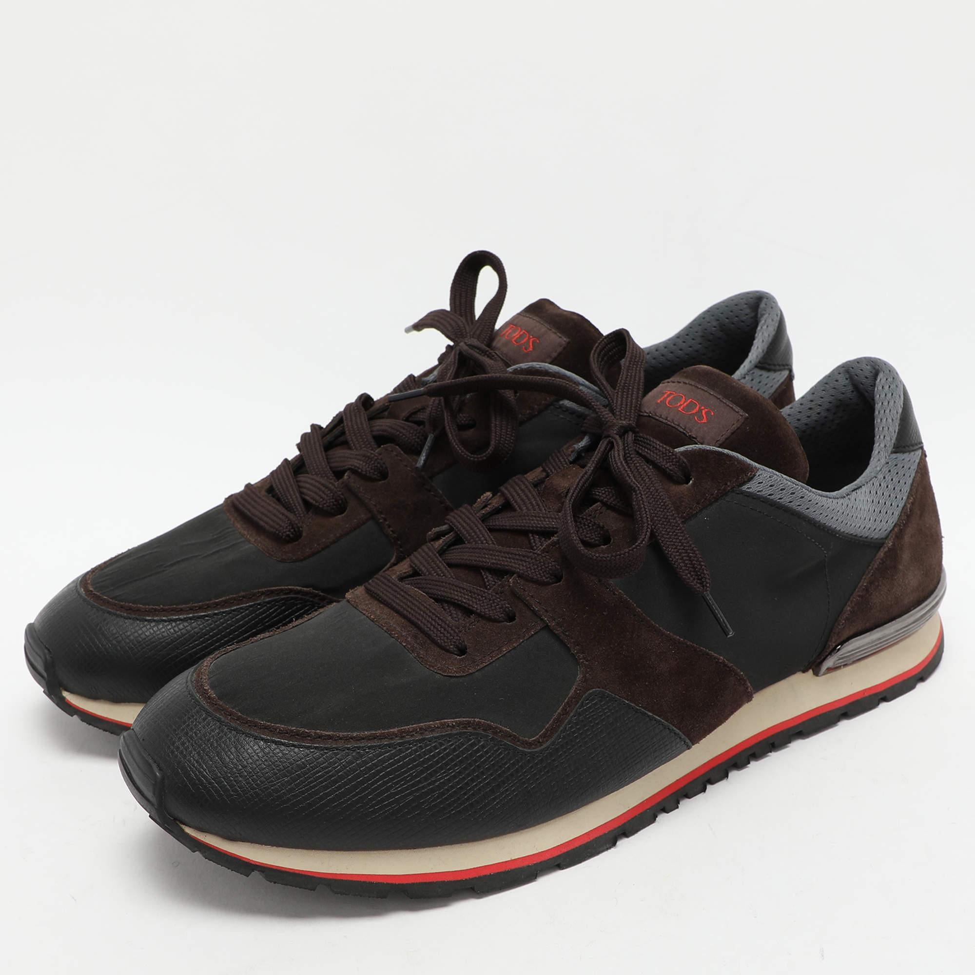 Aggiungete un tocco di classe al vostro abbigliamento con queste sneakers. Realizzate con materiali pregiati, sono dotate di tomaia con lacci e sottopiede rilassante. La suola resistente di questo paio ha l'obiettivo di garantirti la comodità di