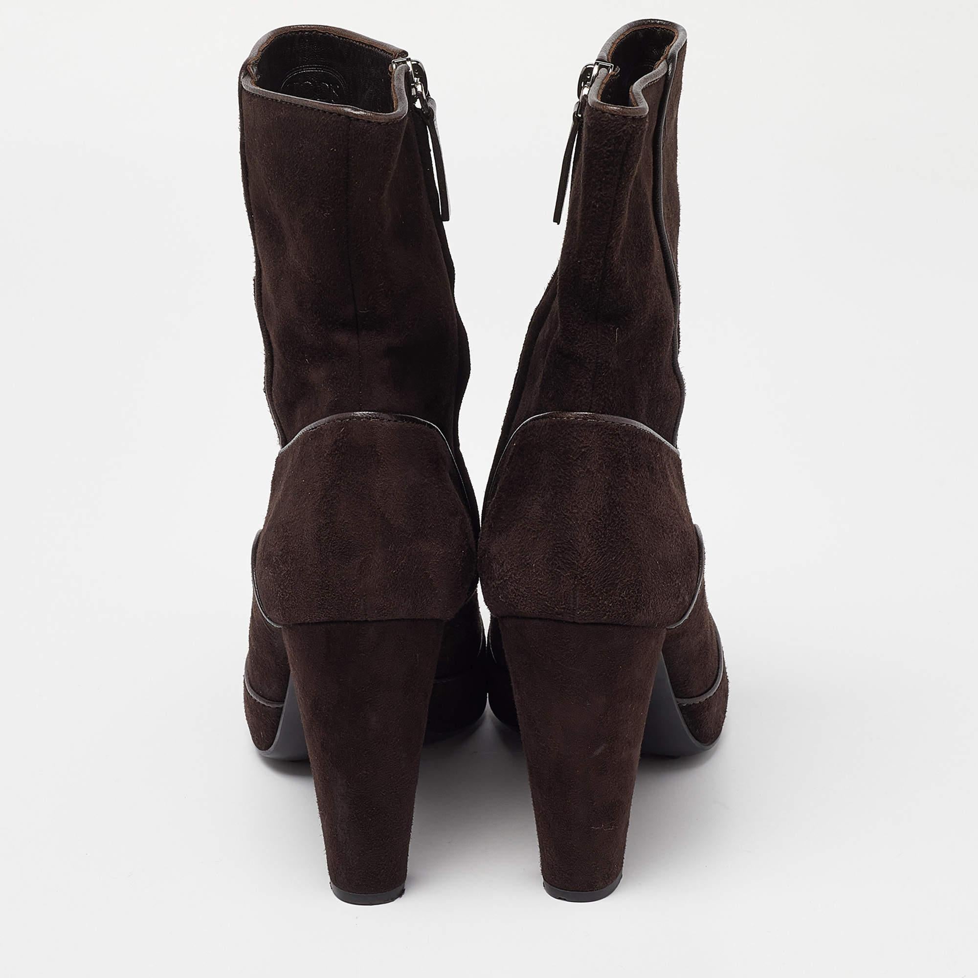 Tod's Braune Wildlederstiefel Größe 40 Damen im Angebot