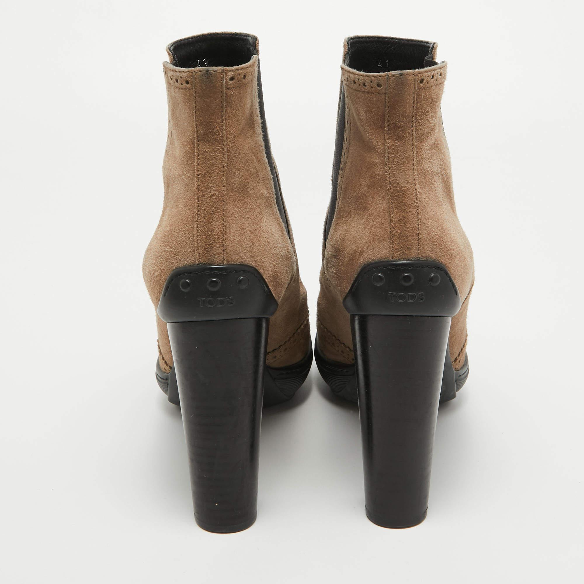 Tod's Braune Wildlederstiefel Größe 41 im Angebot 1