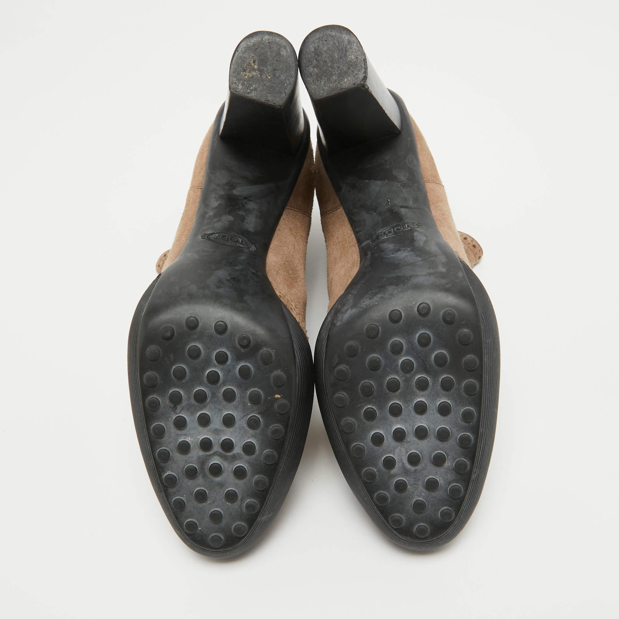 Tod's Braune Wildlederstiefel Größe 41 im Angebot 2