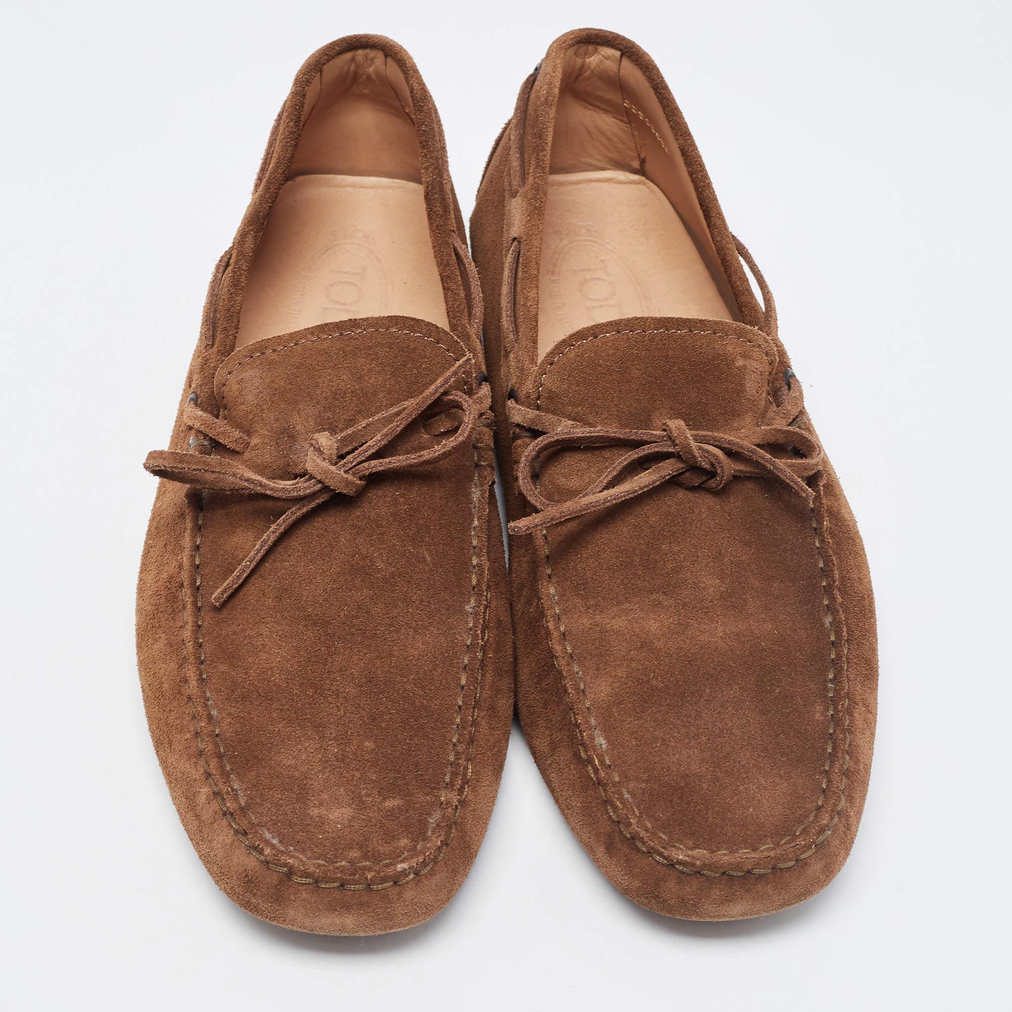 Tod's Brown Suede Bow Slip On Loafers Size 43 In Good Condition For Sale In Dubai, Al Qouz 2