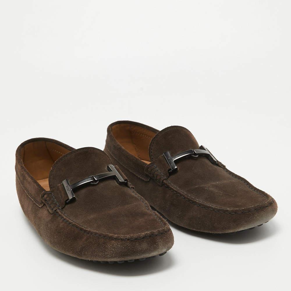 Tod's Mocassins en daim Brown Double T Taille 44.5 Bon état - En vente à Dubai, Al Qouz 2