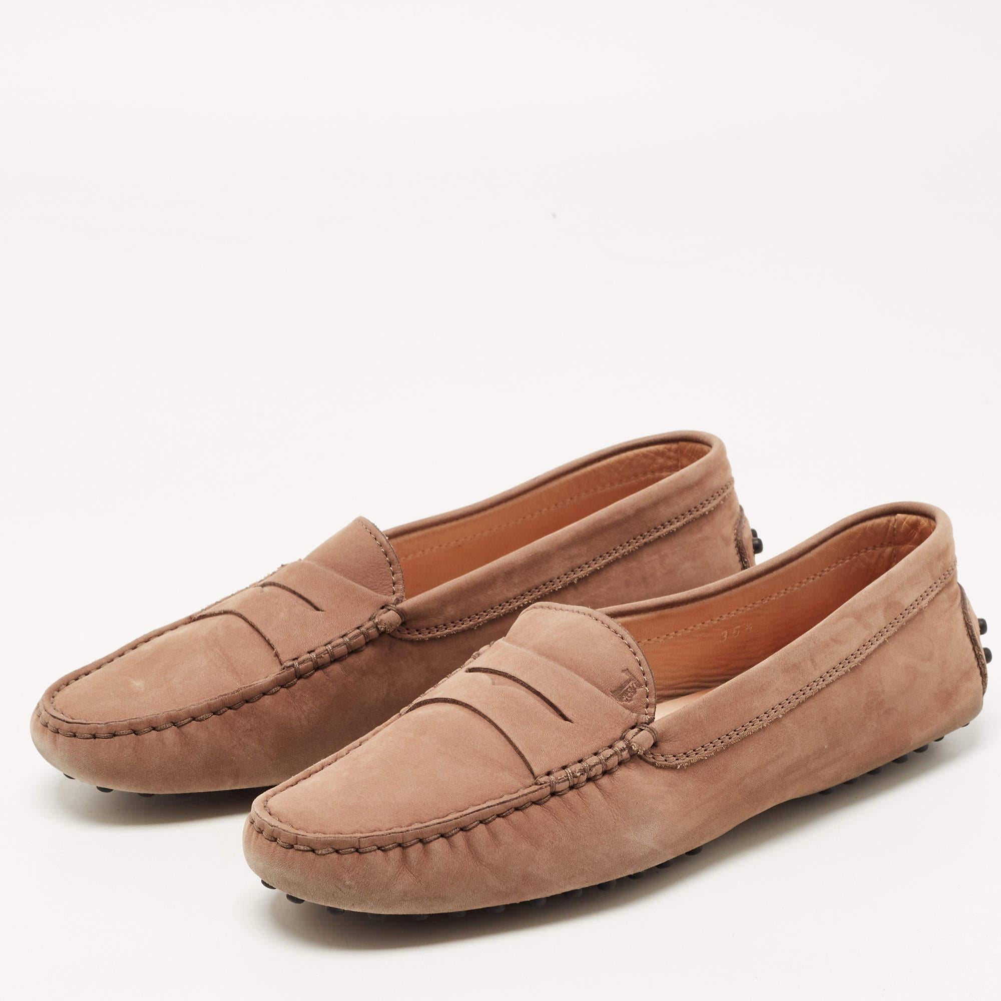 Pratique  à la mode  et durables - ces mocassins en cuir Tod's sont soigneusement conçus pour accompagner votre style de tous les jours. Ils sont fabriqués à l'aide des meilleurs matériaux pour être un achat de premier ordre.