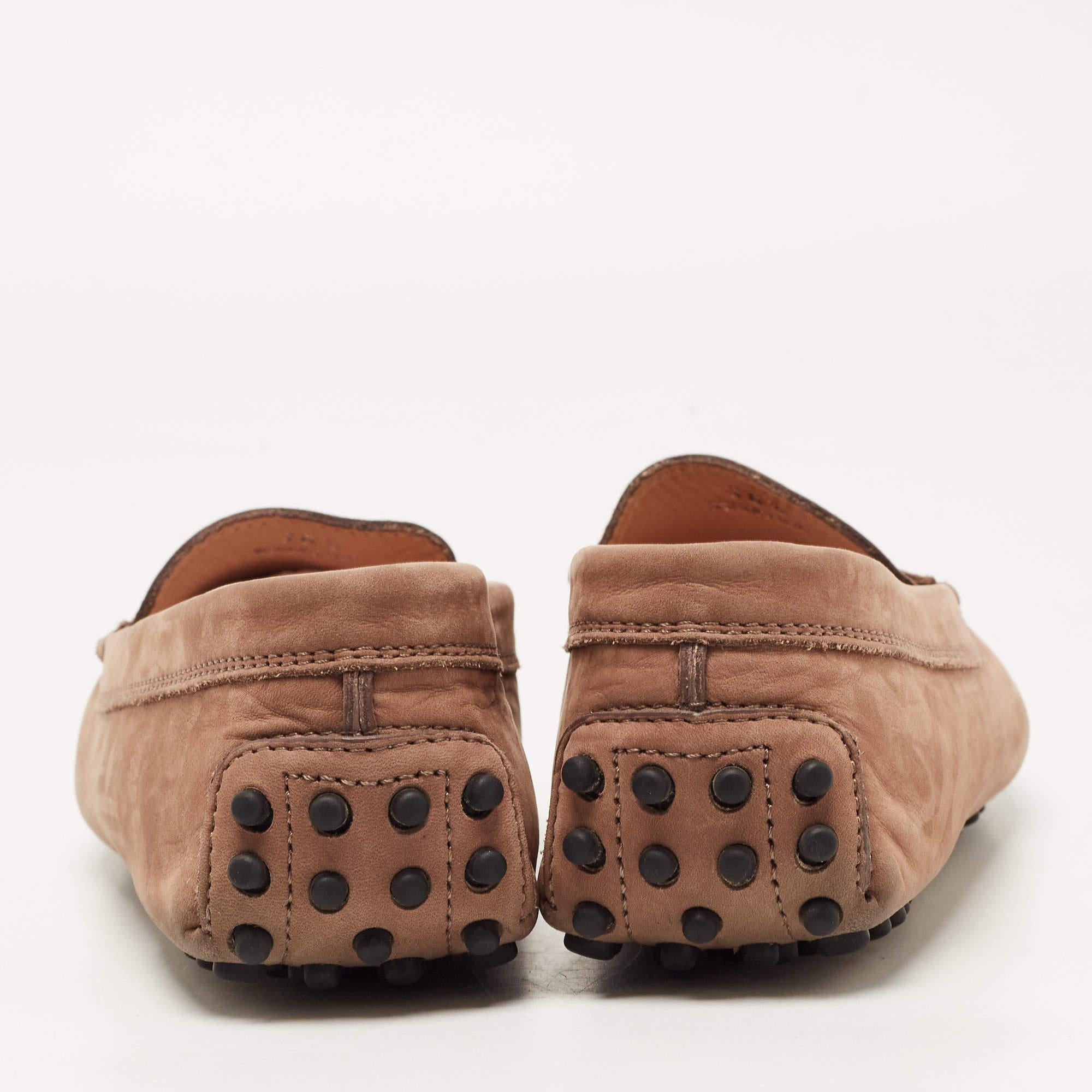 Tod's Gommino Penny Slip On Loafers en daim marron Taille 36.5 Pour femmes en vente