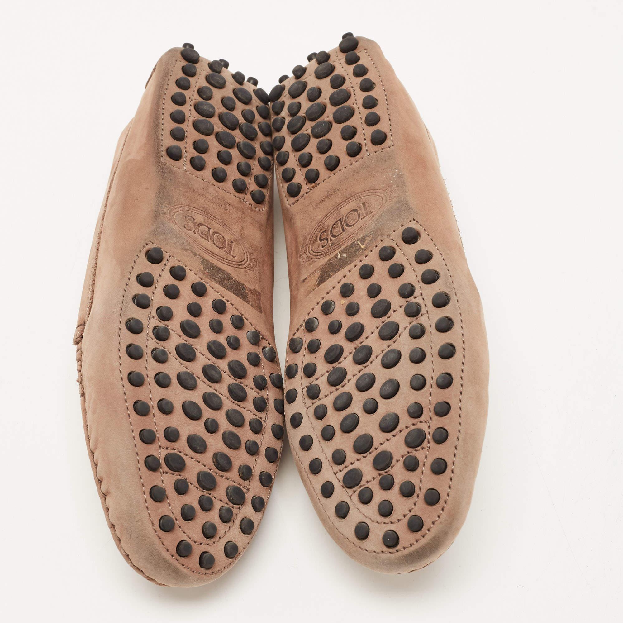 Tod's Gommino Penny Slip On Loafers en daim marron Taille 36.5 en vente 1
