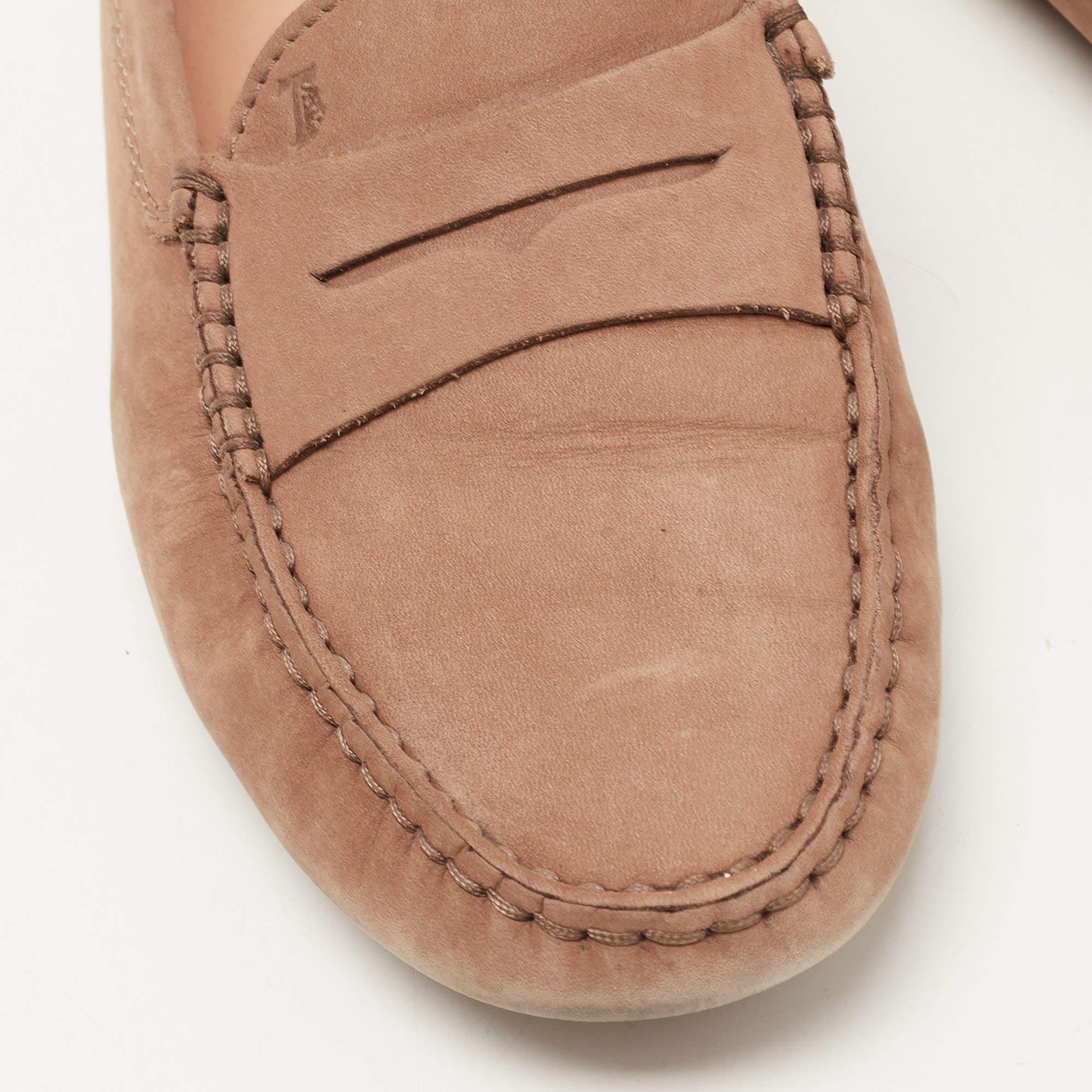 Tod's Gommino Penny Slip On Loafers en daim marron Taille 36.5 en vente 2