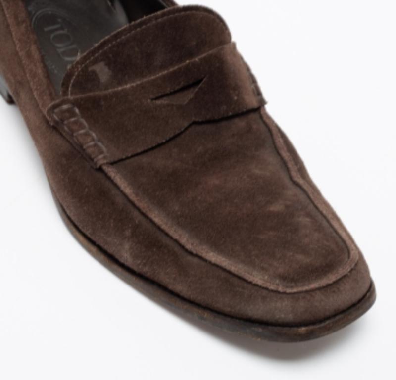Tod's Gommino Slip On Loafers en daim Brown Taille 41.5 Pour hommes en vente