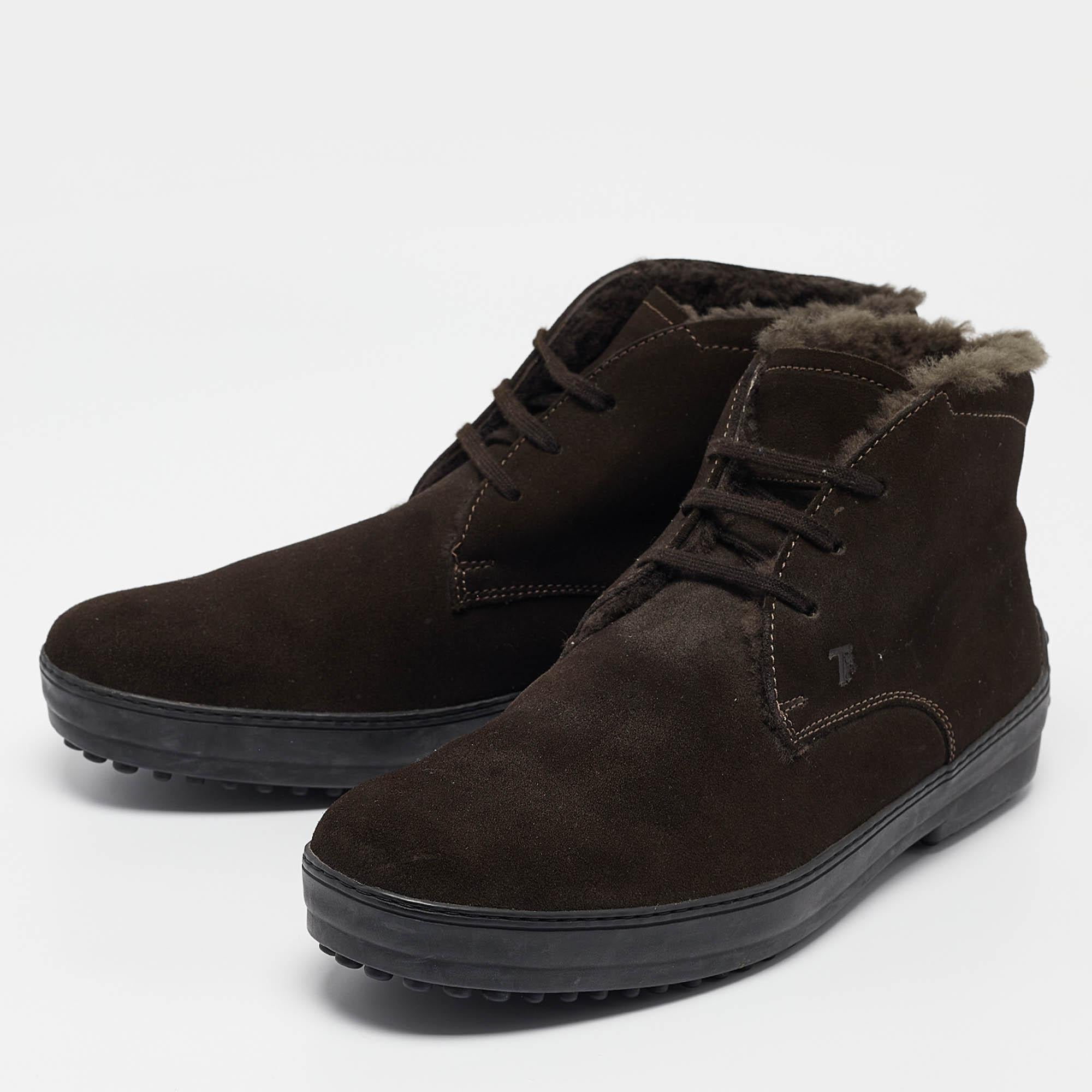 Las botas son una parte esencial de tu vestuario y estas botas fabricadas con materiales de primera calidad son una buena elección. Ofreciendo lo mejor de la comodidad y el estilo, este par de suela resistente quedaría genial con unos vaqueros