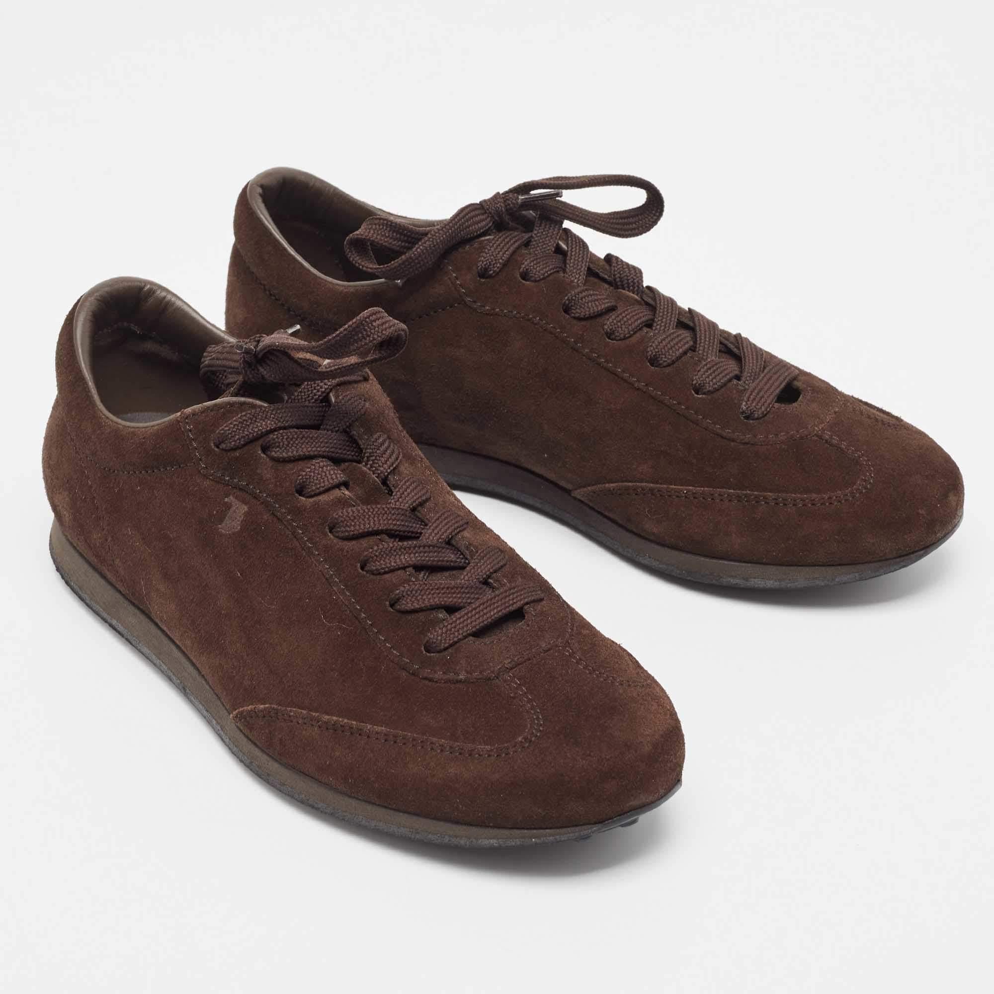 Tod's Brown Suede Lace Up Sneakers Size 39.5 Bon état - En vente à Dubai, Al Qouz 2