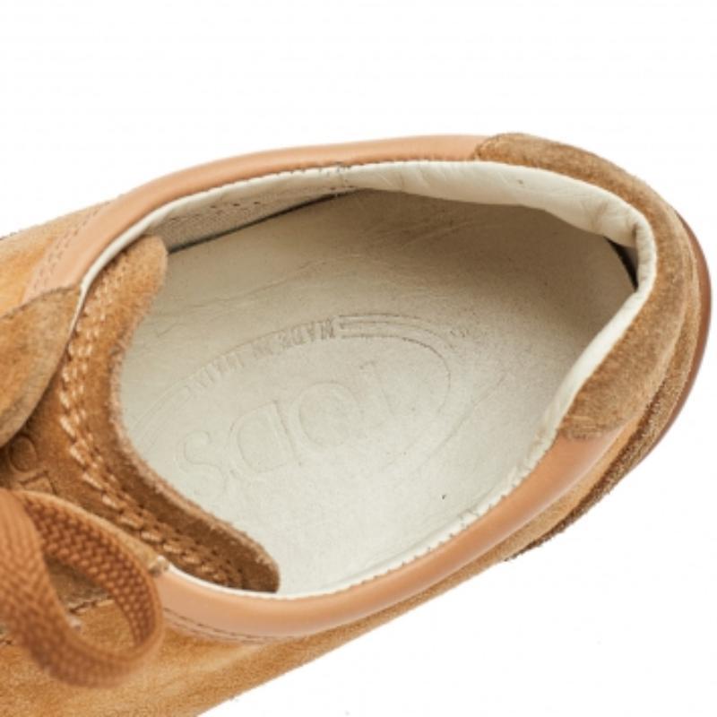 Sneakers basse Tod's in pelle scamosciata marrone misura 37,5 In condizioni discrete in vendita a Dubai, Al Qouz 2