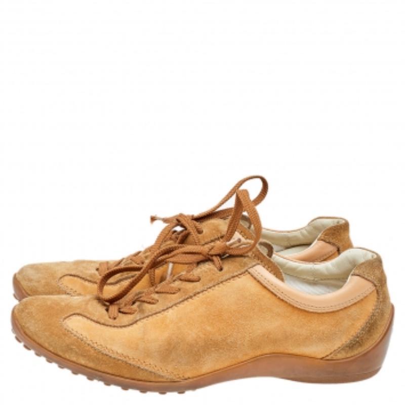 Sneakers basse Tod's in pelle scamosciata marrone misura 37,5 in vendita 2