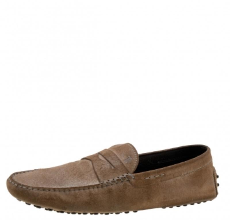 Tod's Brown Suede Penny Slip On Loafers Size 45.5 État moyen - En vente à Dubai, Al Qouz 2