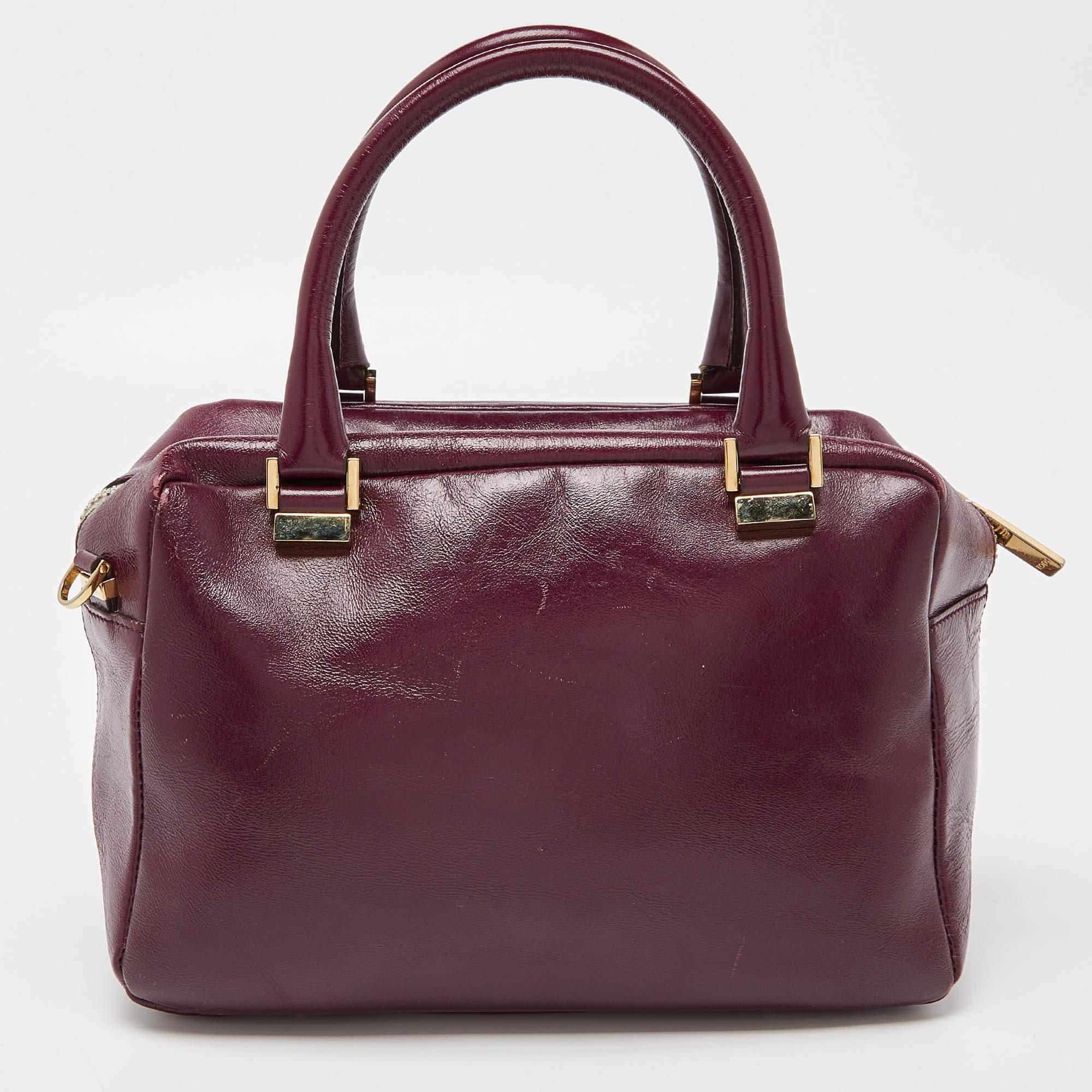 Tod's Burgundy Glossy Leather Small Military Bowler Bag In Fair Condition In Dubai, Al Qouz 2