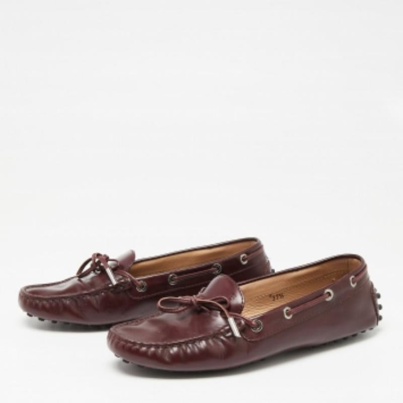 Mocassini con fiocco in pelle bordeaux di Tod's misura 37,5 in vendita 3